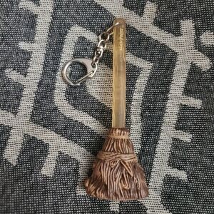 Harry Potter Nimbus 2000 Two Thousand Broomstick Light-Up Keychain Tiger 2001